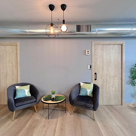 The Pod Suite Hostel Blasco บาเลนเซีย ภายนอก รูปภาพ