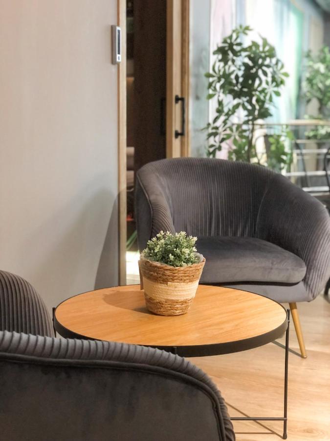 The Pod Suite Hostel Blasco บาเลนเซีย ภายนอก รูปภาพ