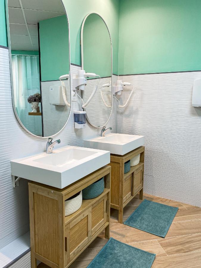The Pod Suite Hostel Blasco บาเลนเซีย ภายนอก รูปภาพ