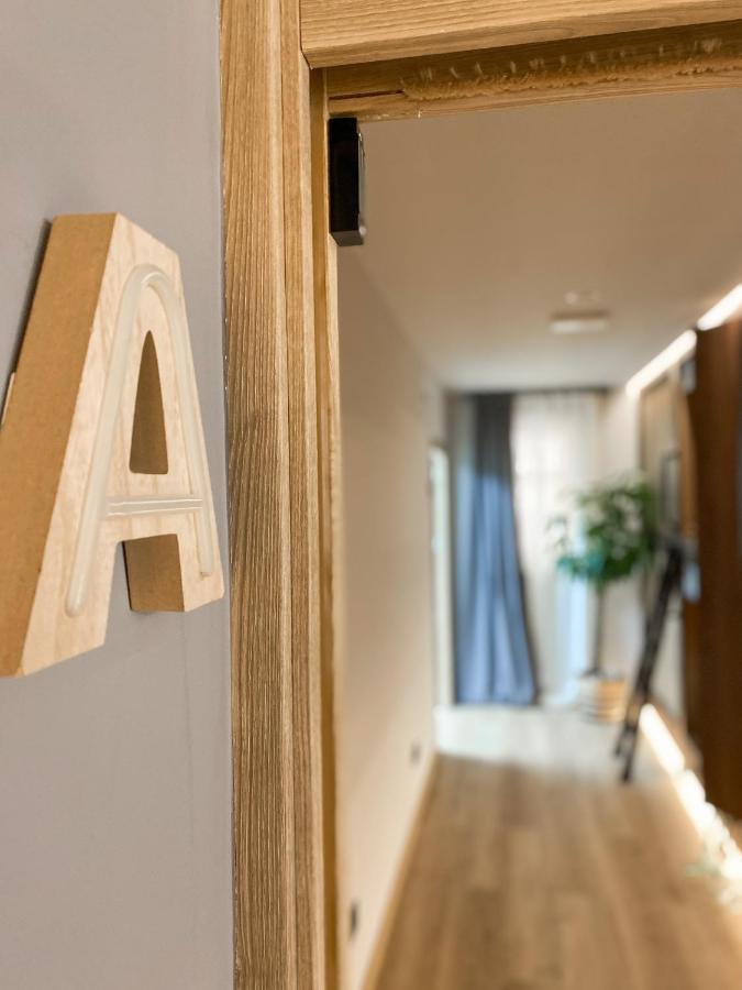 The Pod Suite Hostel Blasco บาเลนเซีย ภายนอก รูปภาพ
