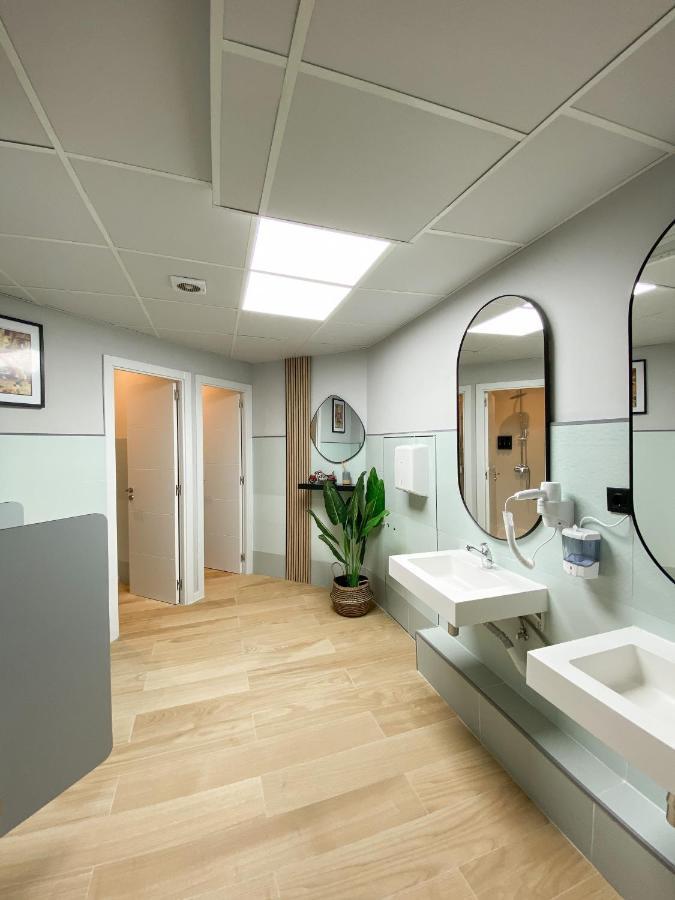 The Pod Suite Hostel Blasco บาเลนเซีย ภายนอก รูปภาพ