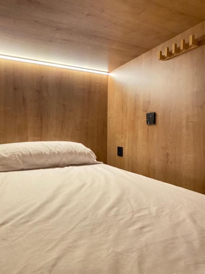 The Pod Suite Hostel Blasco บาเลนเซีย ภายนอก รูปภาพ