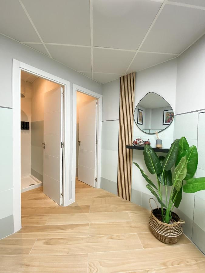 The Pod Suite Hostel Blasco บาเลนเซีย ภายนอก รูปภาพ
