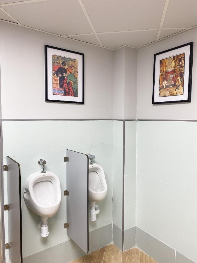 The Pod Suite Hostel Blasco บาเลนเซีย ภายนอก รูปภาพ