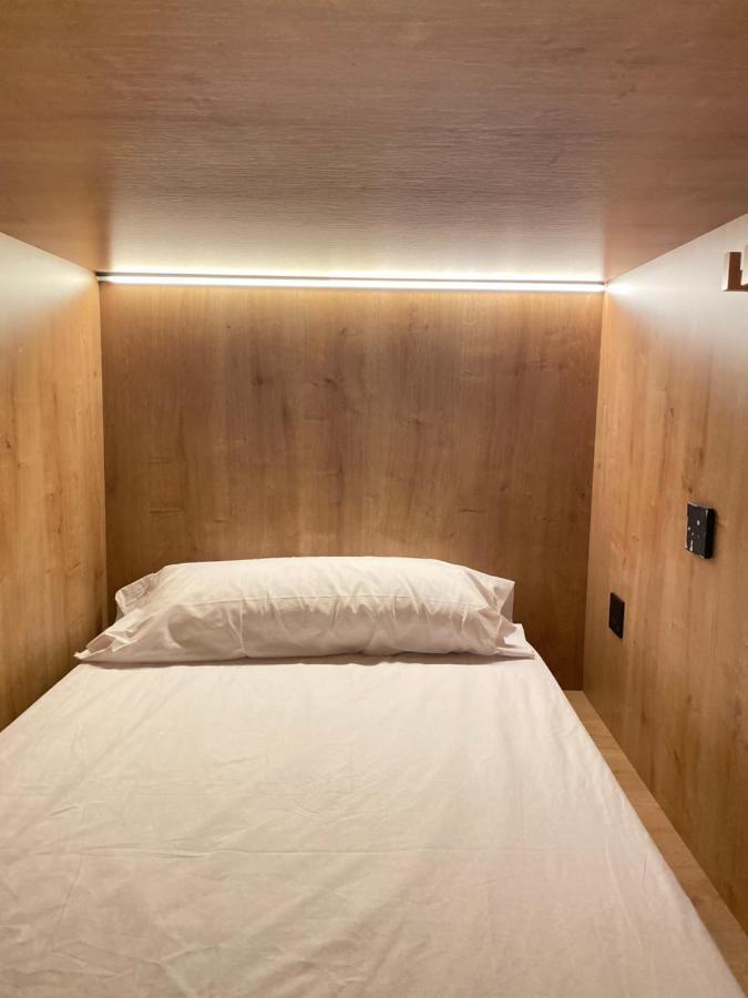 The Pod Suite Hostel Blasco บาเลนเซีย ภายนอก รูปภาพ