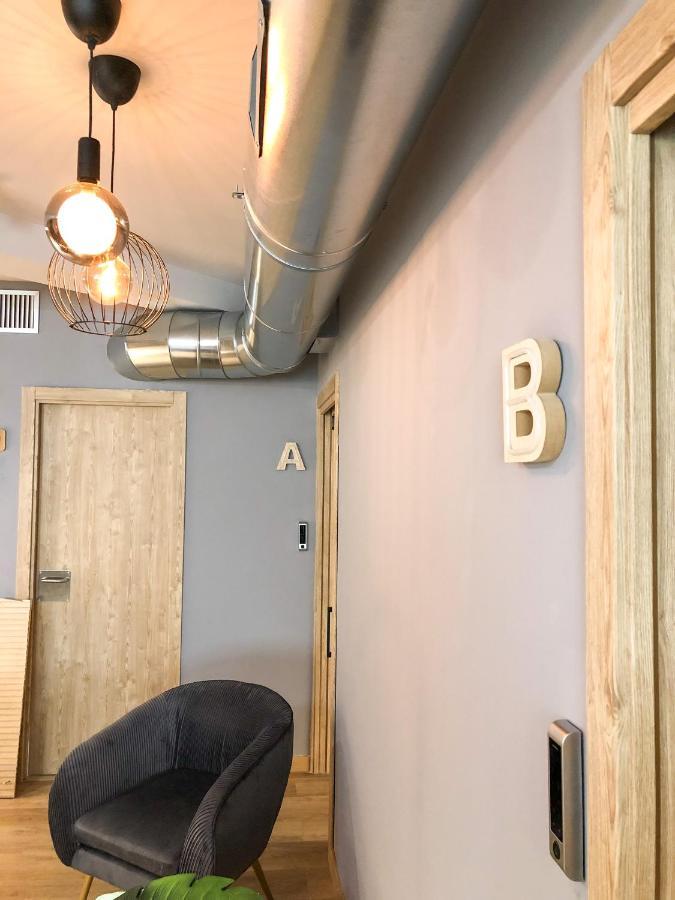 The Pod Suite Hostel Blasco บาเลนเซีย ภายนอก รูปภาพ