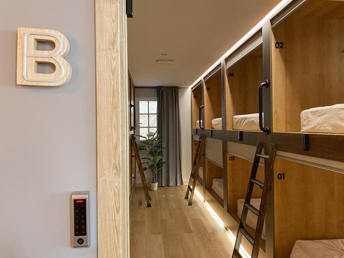 The Pod Suite Hostel Blasco บาเลนเซีย ภายนอก รูปภาพ