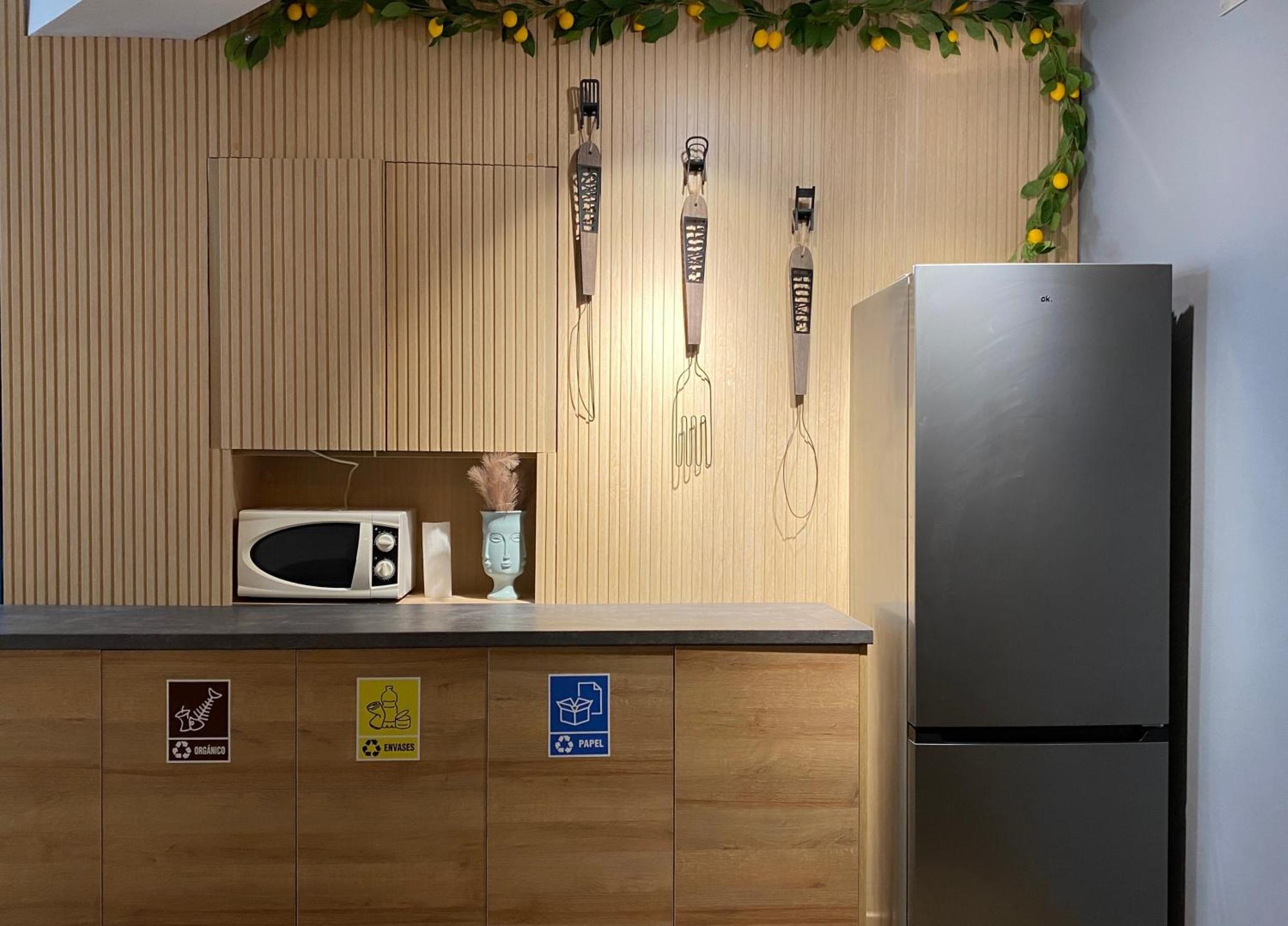 The Pod Suite Hostel Blasco บาเลนเซีย ภายนอก รูปภาพ