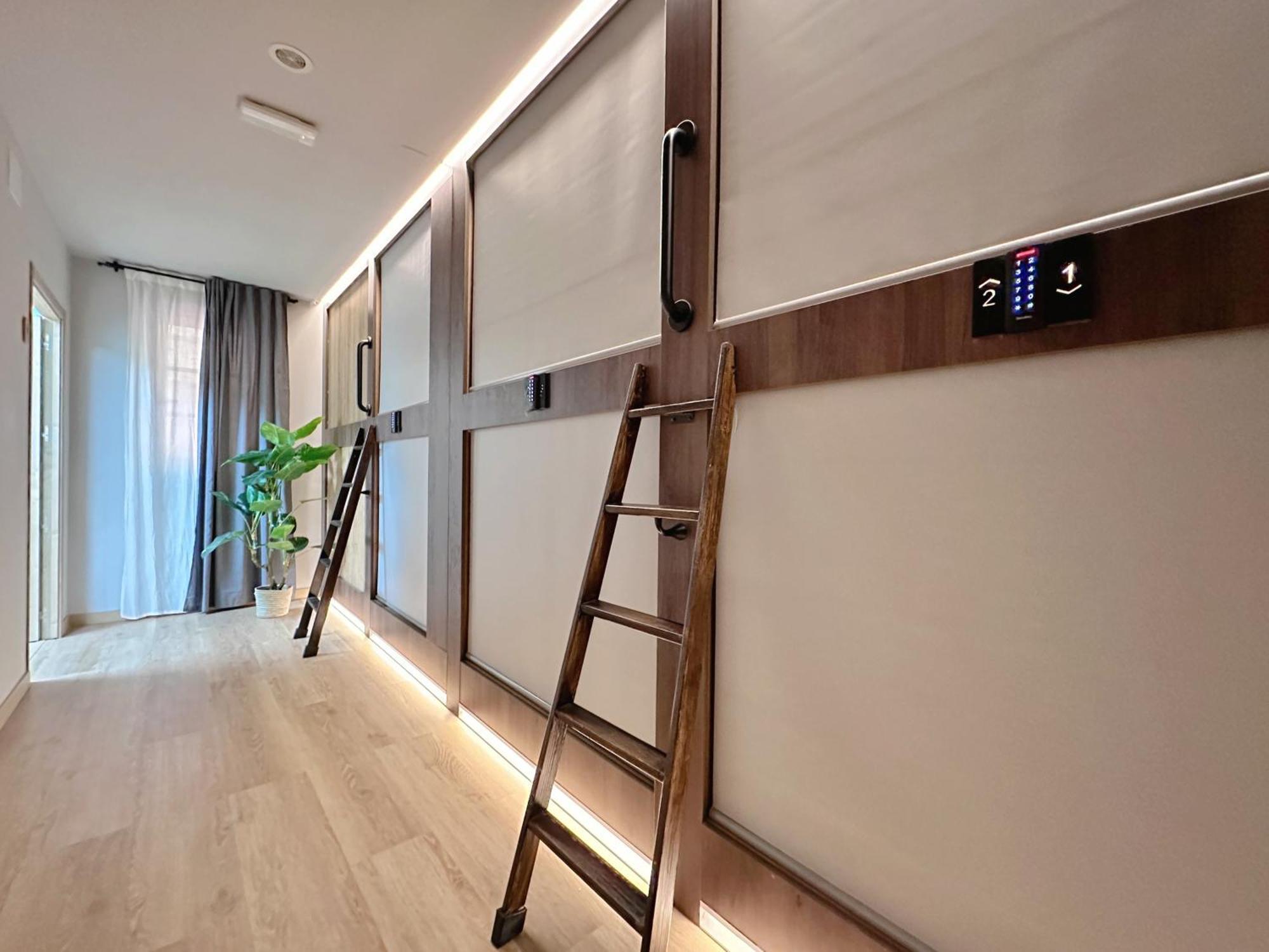 The Pod Suite Hostel Blasco บาเลนเซีย ภายนอก รูปภาพ