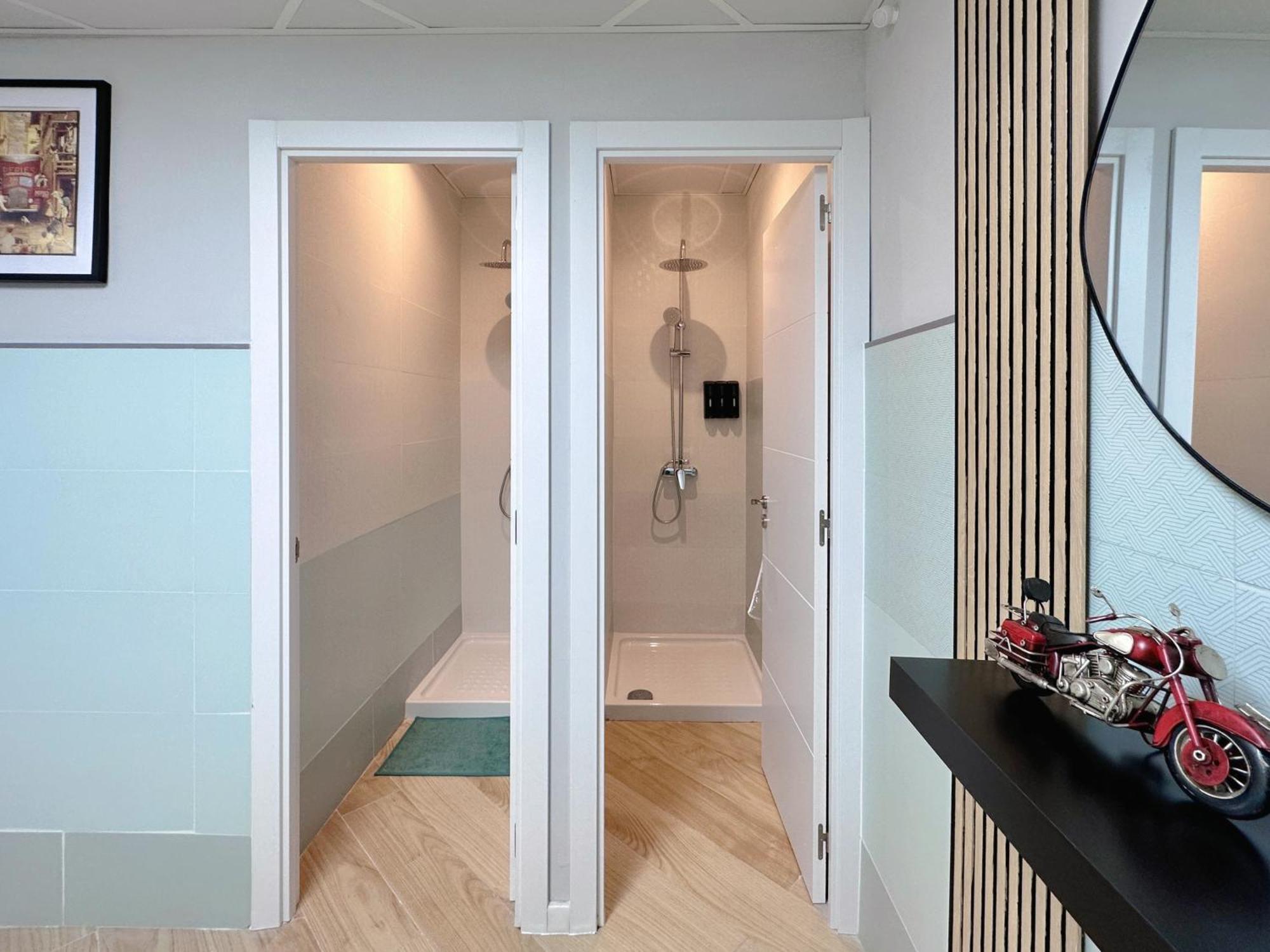 The Pod Suite Hostel Blasco บาเลนเซีย ภายนอก รูปภาพ