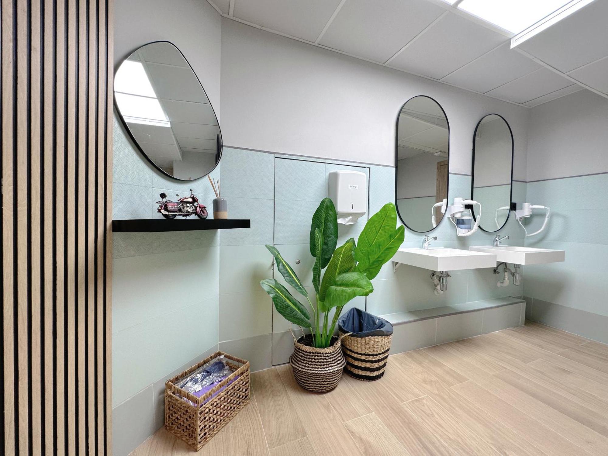 The Pod Suite Hostel Blasco บาเลนเซีย ภายนอก รูปภาพ