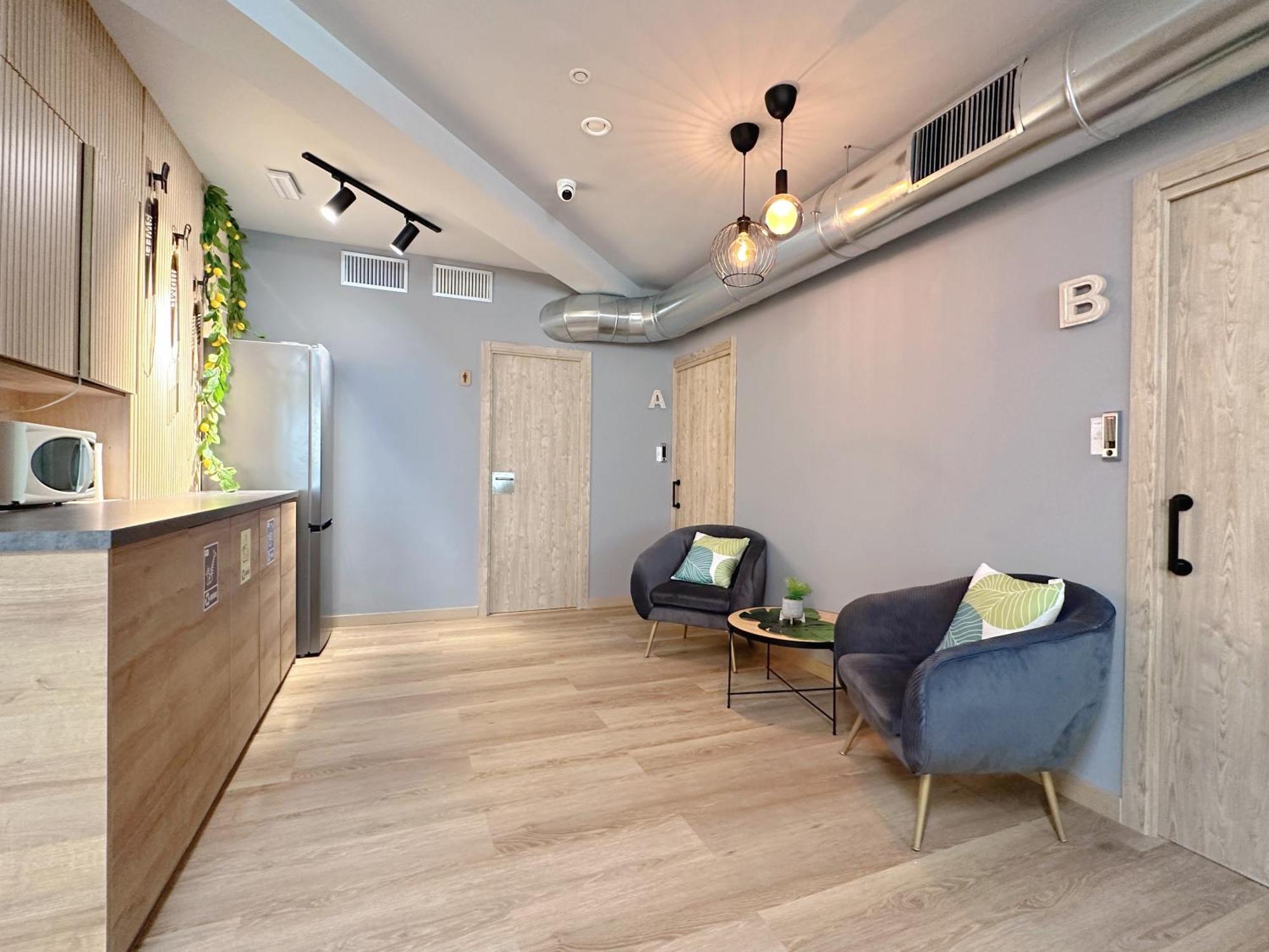 The Pod Suite Hostel Blasco บาเลนเซีย ภายนอก รูปภาพ