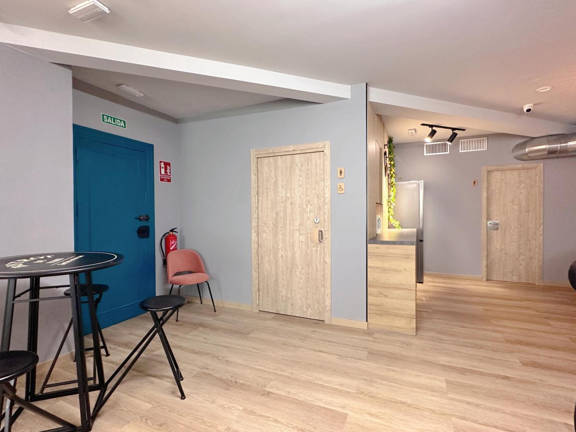 The Pod Suite Hostel Blasco บาเลนเซีย ภายนอก รูปภาพ