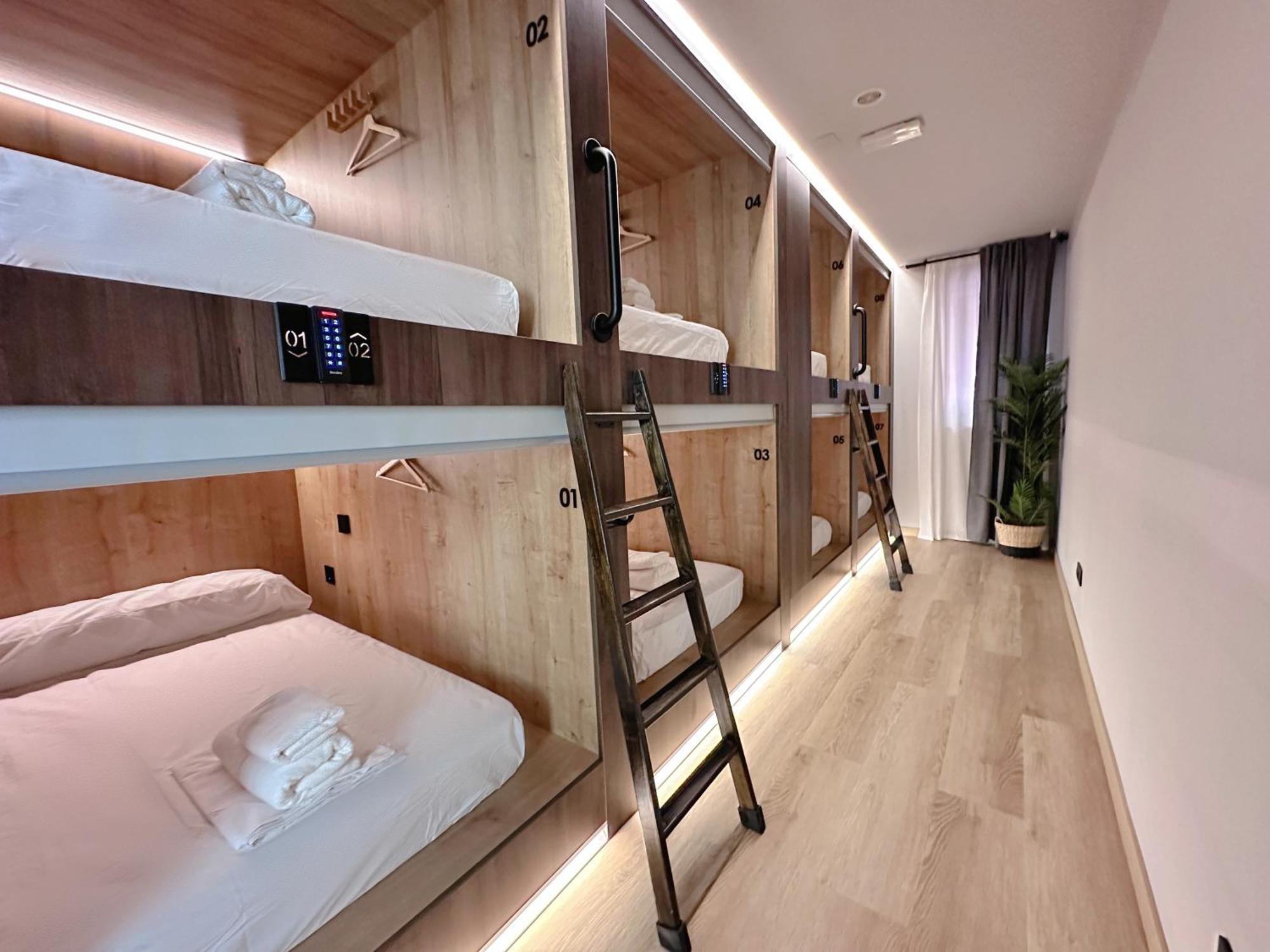 The Pod Suite Hostel Blasco บาเลนเซีย ภายนอก รูปภาพ