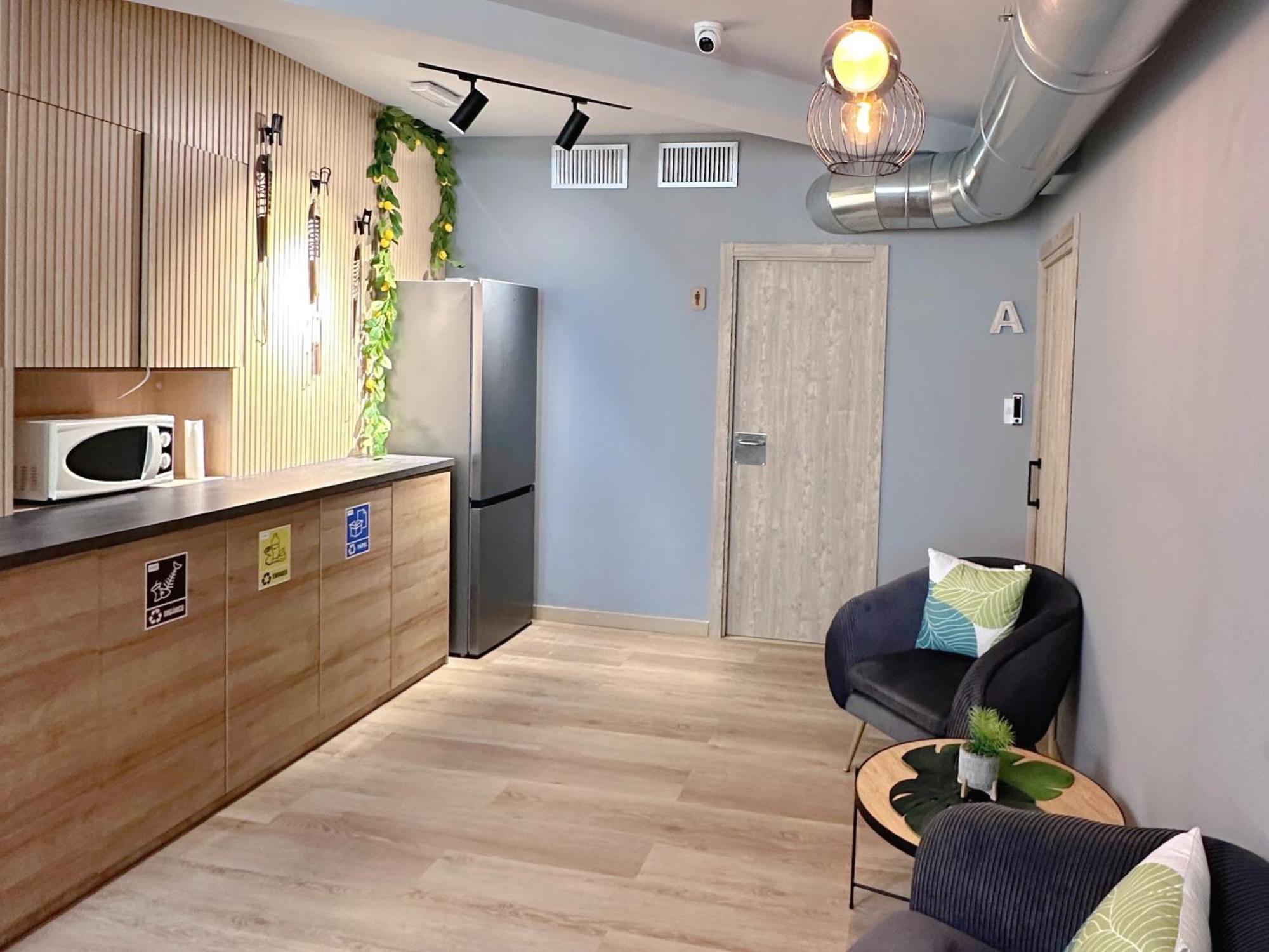 The Pod Suite Hostel Blasco บาเลนเซีย ภายนอก รูปภาพ