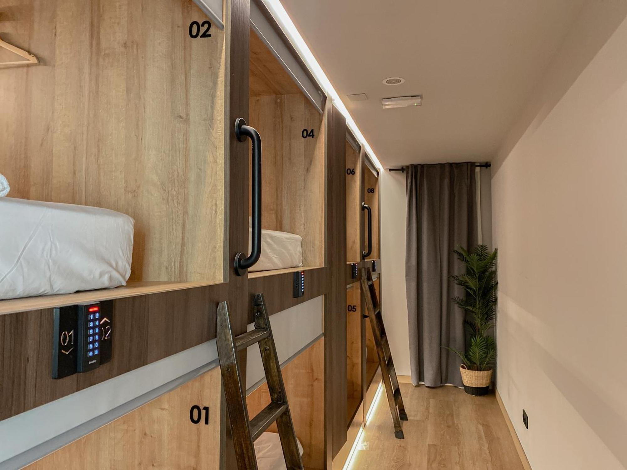 The Pod Suite Hostel Blasco บาเลนเซีย ภายนอก รูปภาพ